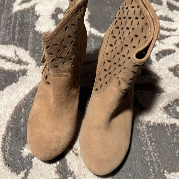 Jessica Simpson ankle suede fringe booties. New - Picture 3 of 5